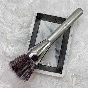 IT Cosmetics brush for Ulta #127 mega powder brush